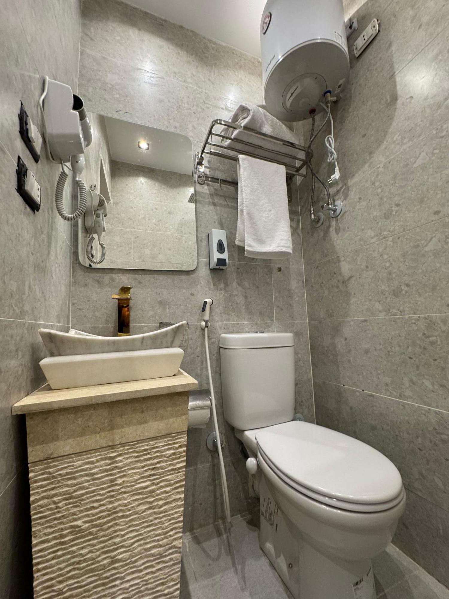 New White Pyramids Inn Ghatati Exterior foto