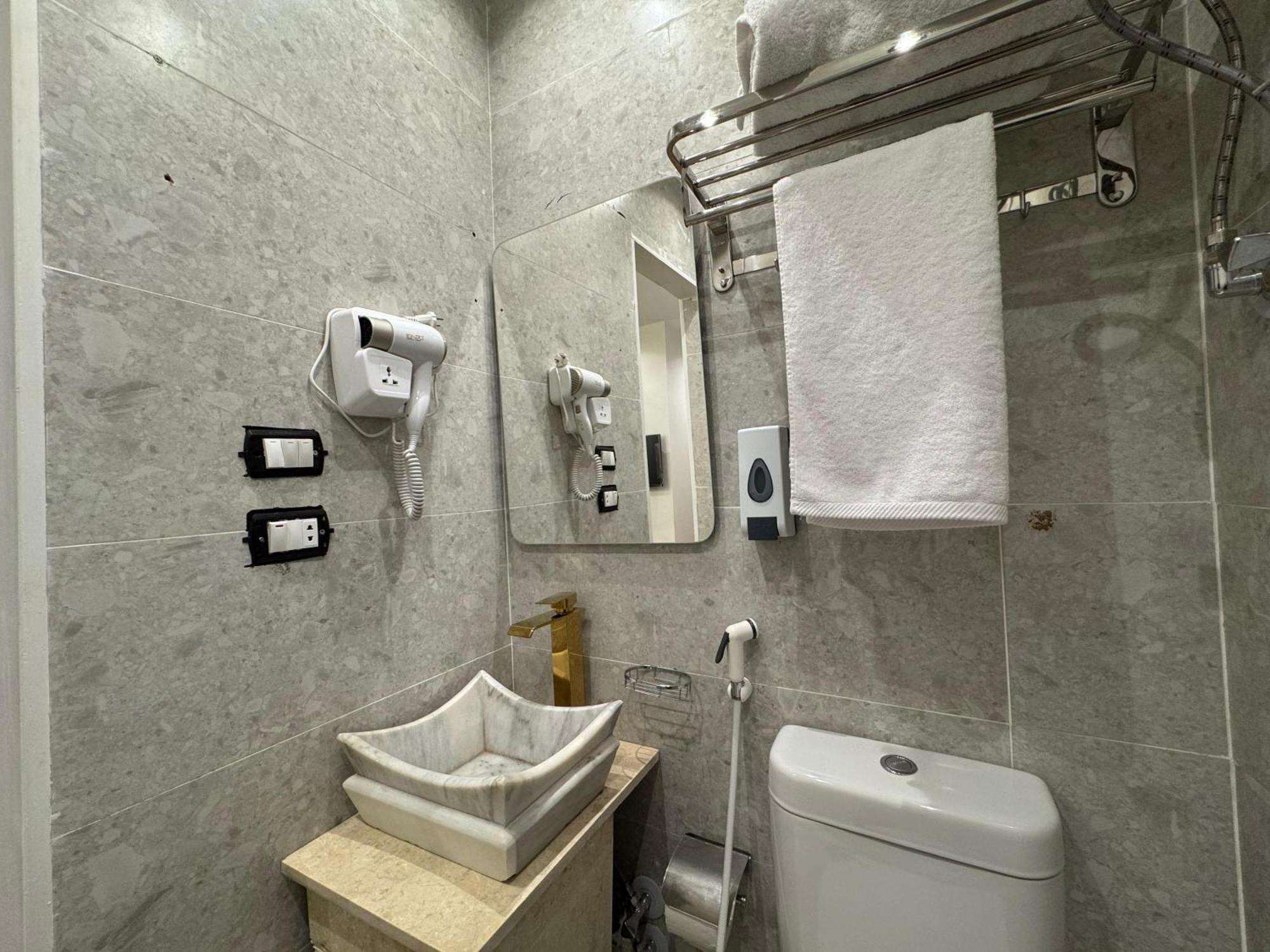 New White Pyramids Inn Ghatati Exterior foto